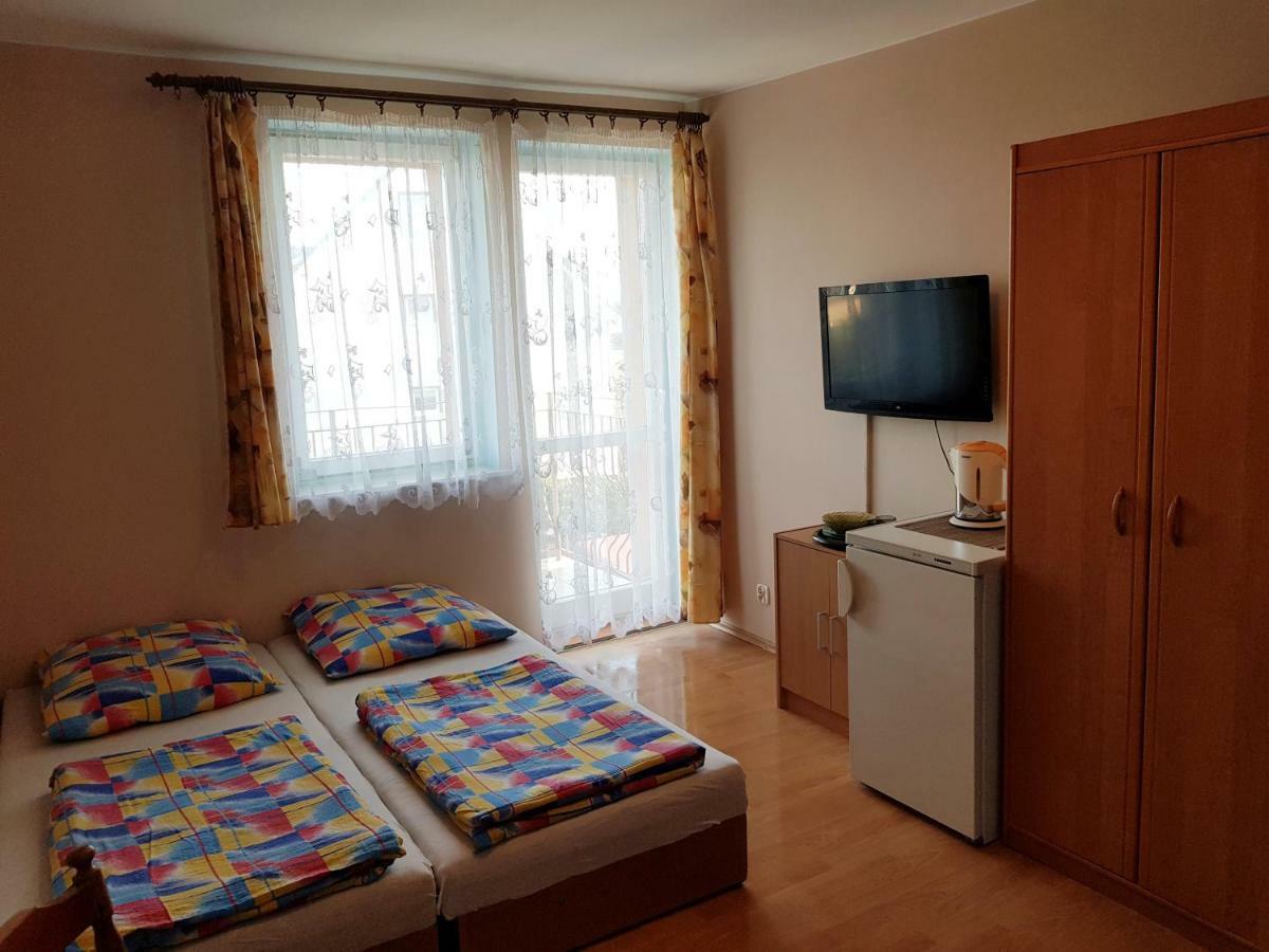Pokoje Goscinne U Laury Rewal Kültér fotó