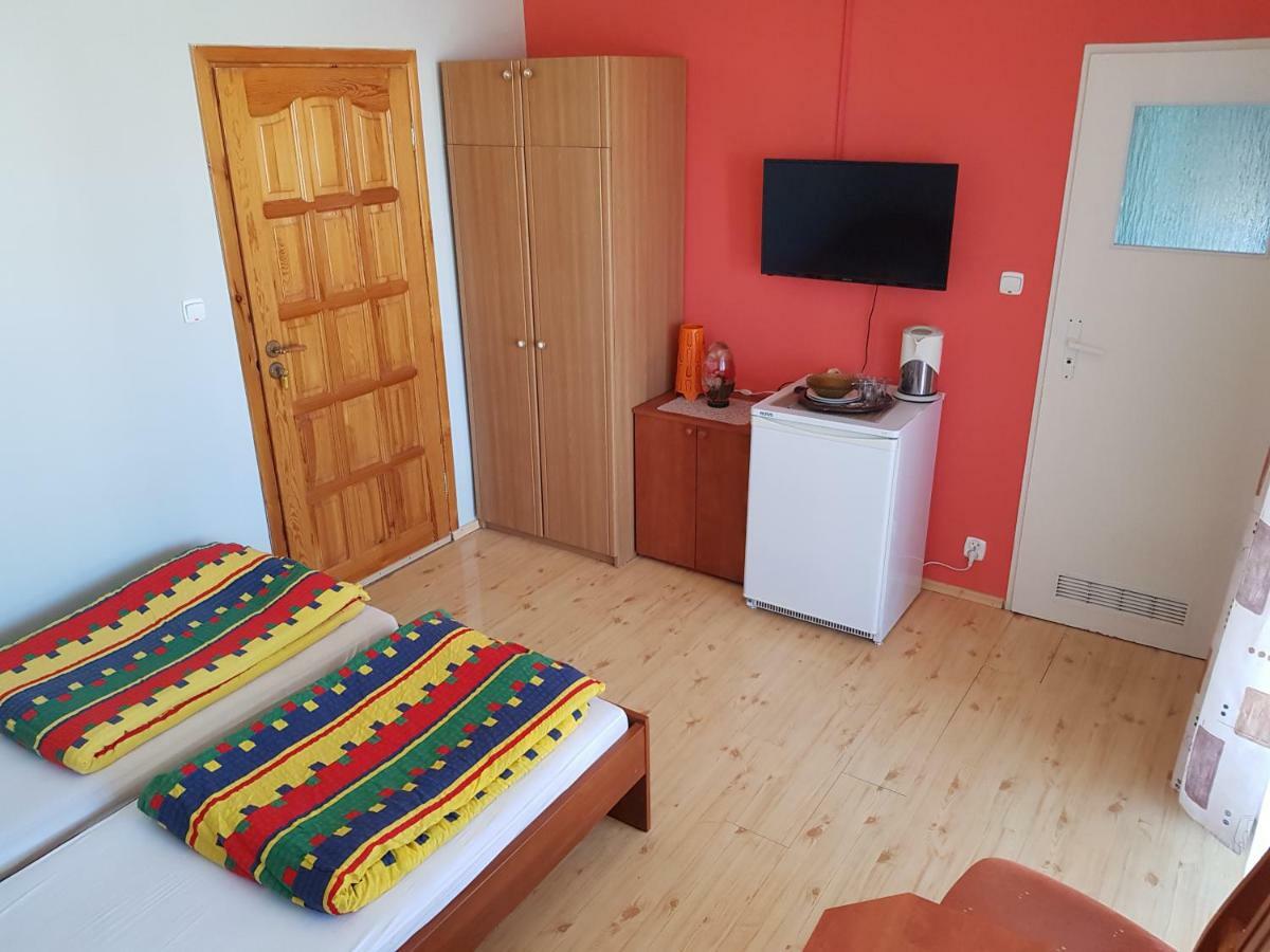 Pokoje Goscinne U Laury Rewal Kültér fotó