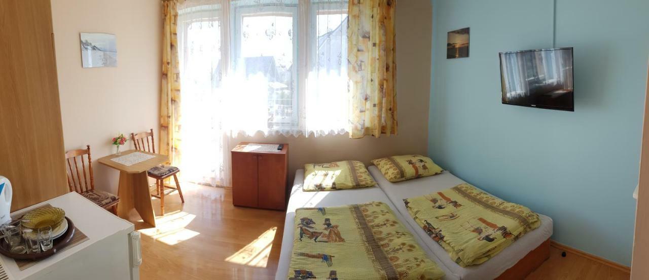 Pokoje Goscinne U Laury Rewal Kültér fotó