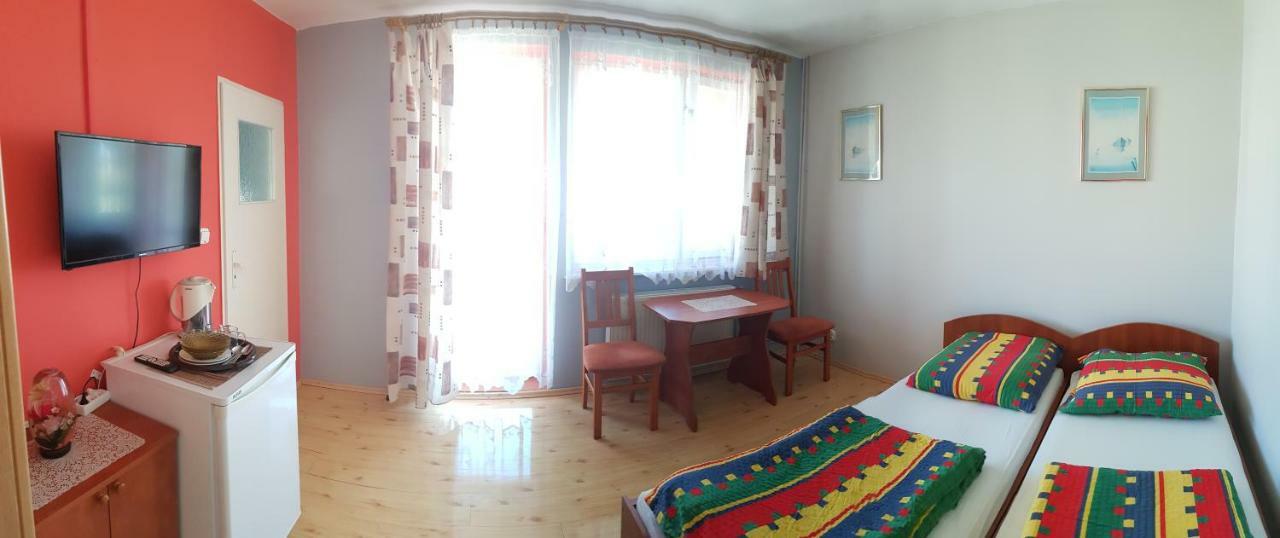 Pokoje Goscinne U Laury Rewal Kültér fotó
